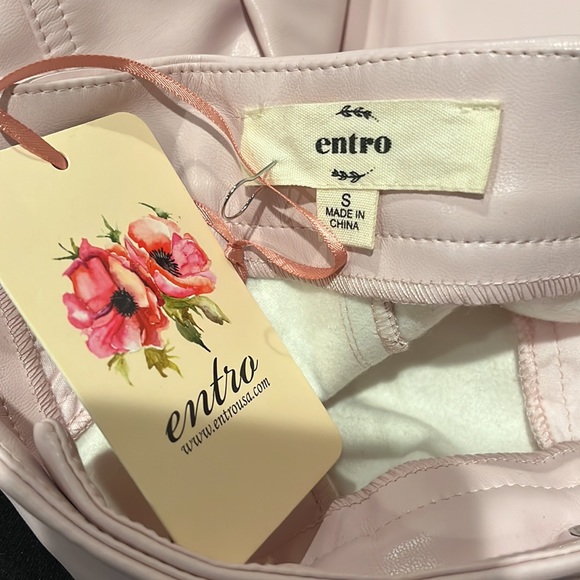 ⭐️ NWT -Entro - Pale Pink Faux Leather Skort - Womans size small - Picture 3 of 3